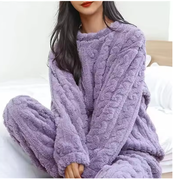 Conjunto de pijama cálido.