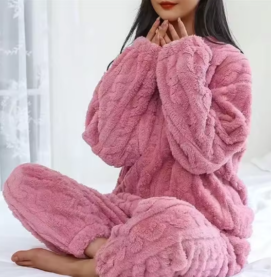 Conjunto de pijama cálido.