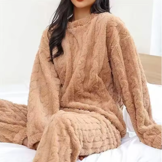 Conjunto de pijama cálido.