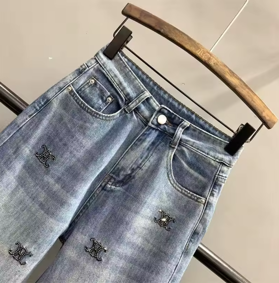 Pantalones vaqueros anchos con bordado de letras y diamantes para mujer