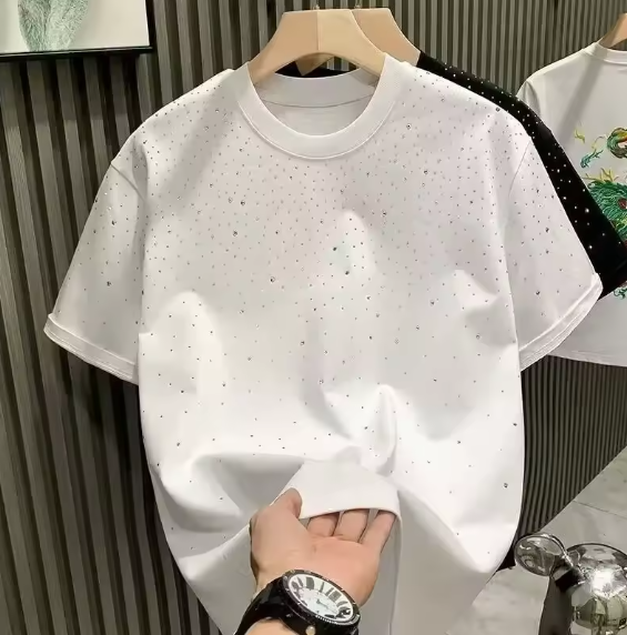 Camiseta de verano con remaches de diamantes de imitación para hombre