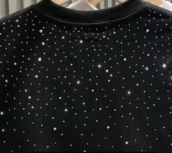 Camiseta de verano con remaches de diamantes de imitación para hombre